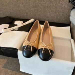 샤넬 투톤 램스킨 발레리나 베이지 블랙 플랫 슈즈 (신발)