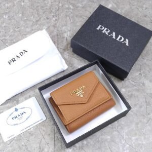 프라다 비텔로 무브 금장로고 미니 3단 반지갑(브라운)