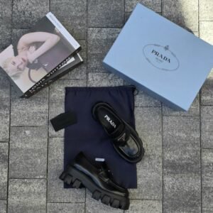 프라다 브러시드 가죽 모놀리스 로퍼(블랙)_TG
